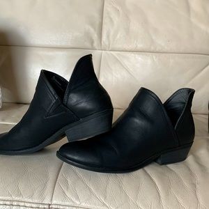women universal thread leather goods co Ankle boots